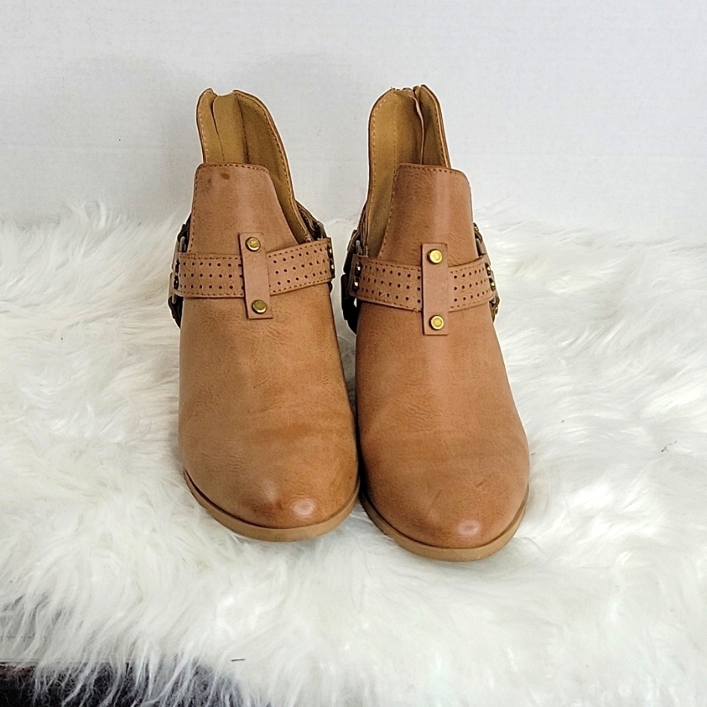 QUPID Brown Zipper Ankle Studded Boots Size 6.5